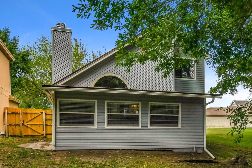 Building Photo - 2858 Lantana Lakes Dr W