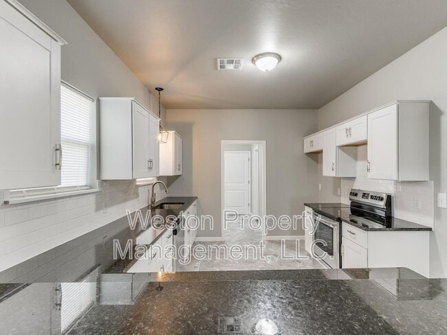 Building Photo - 721 N Louisa Ave