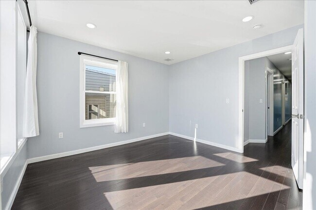 Building Photo - 225 Freeman Ave