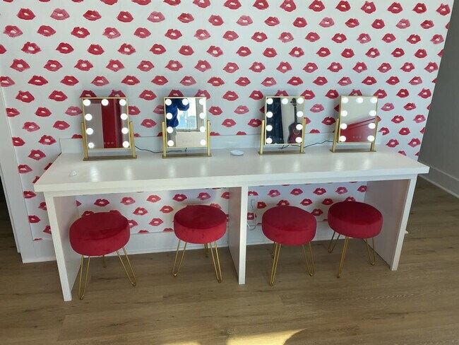 Building Photo - 12B Fern Ave