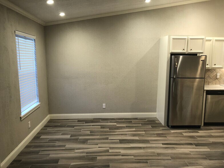 Building Photo - 812 Hardy Springs Cir