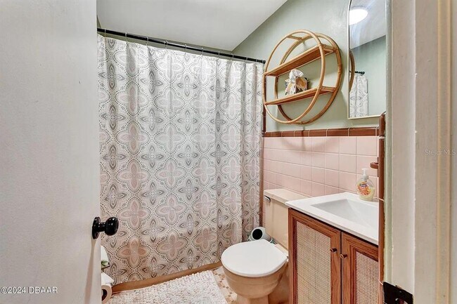 Building Photo - 311 N Blue Lake Terrace