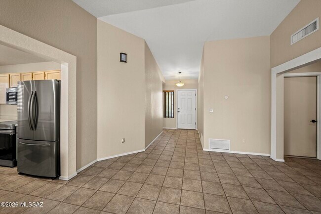 Building Photo - 3067 W Country Hill Dr
