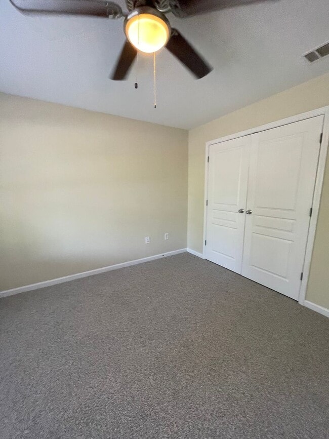 Building Photo - 15-1512 Dukes