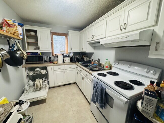 Building Photo - Charming 3-Bed Gem in the Heart of Minneapolis - Cozy Lower level duplex.