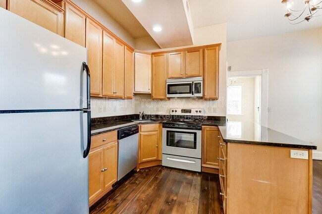 Building Photo - 2114 Kemper Ln