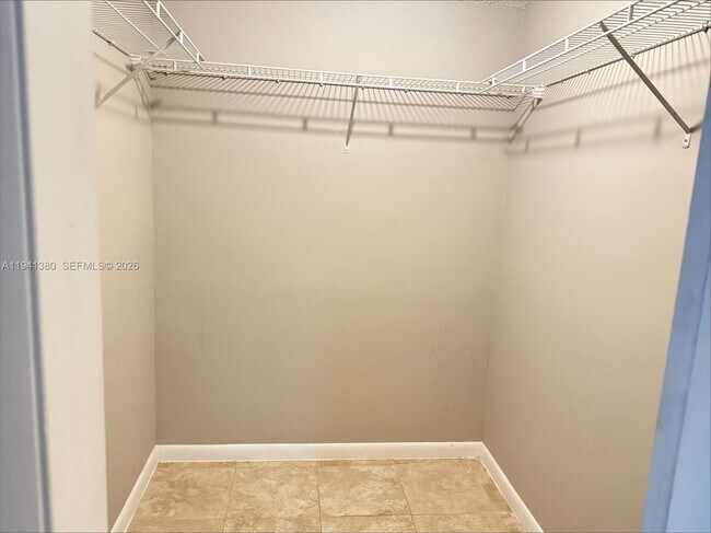 Building Photo - 2316 S Cypress Bend Dr