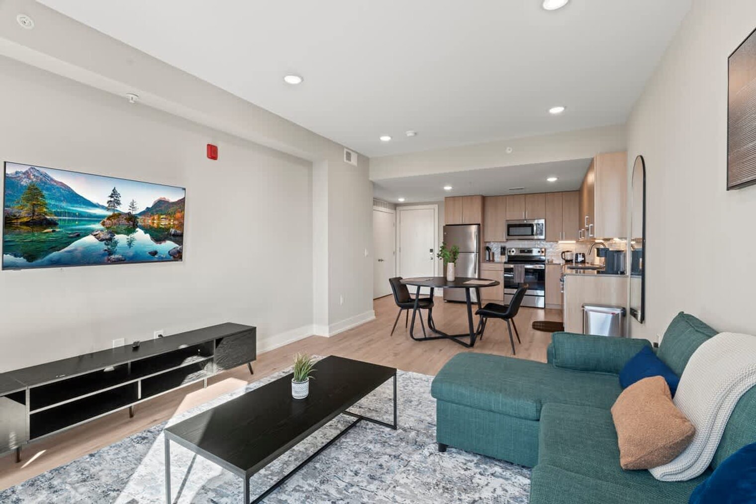 Building Photo - 901 Canal St