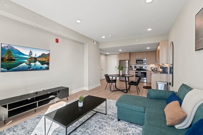 Building Photo - 901 Canal St