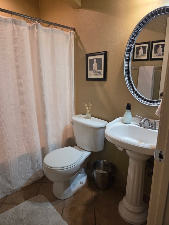 Building Photo - 690 N Caracaras Pl