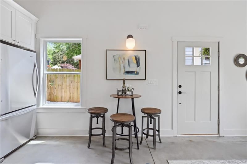 Building Photo - 496 Glenwood Pl SE