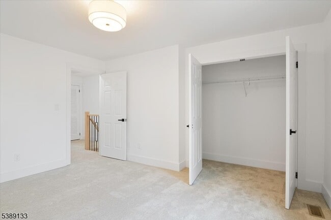 Building Photo - 60 Mews Ln