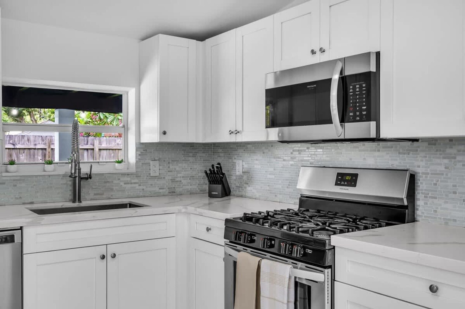 Building Photo - 7061 Coolidge St