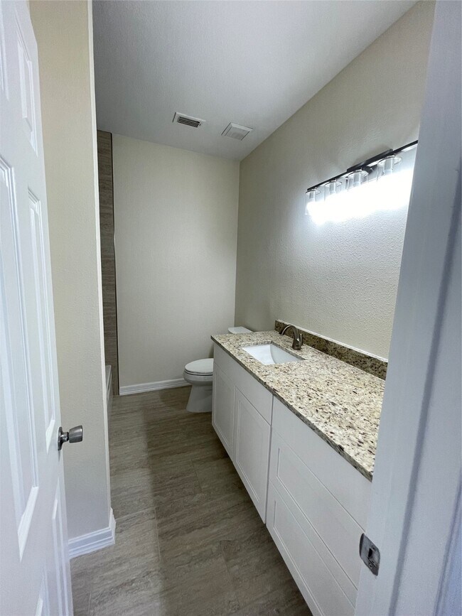 Building Photo - 640 Wilcrest Dr