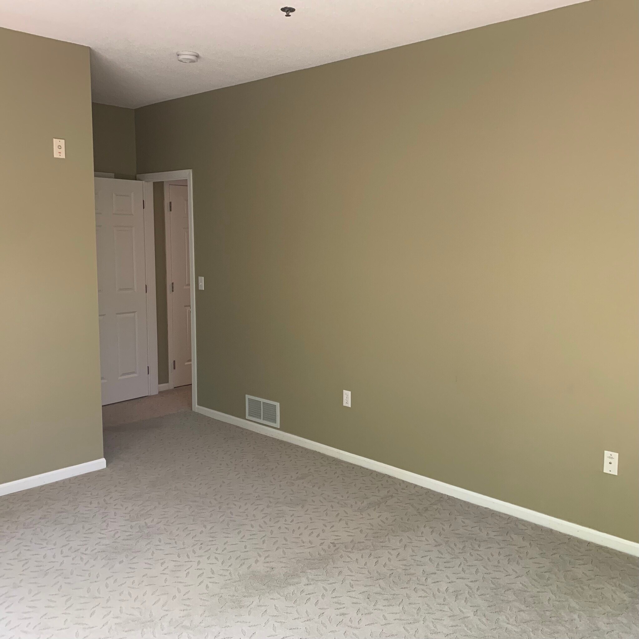 Master BR - exit to bathroom and closet - 645 N 1st St