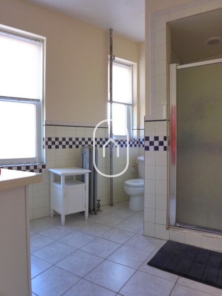 Building Photo - 144 Strathmore Rd