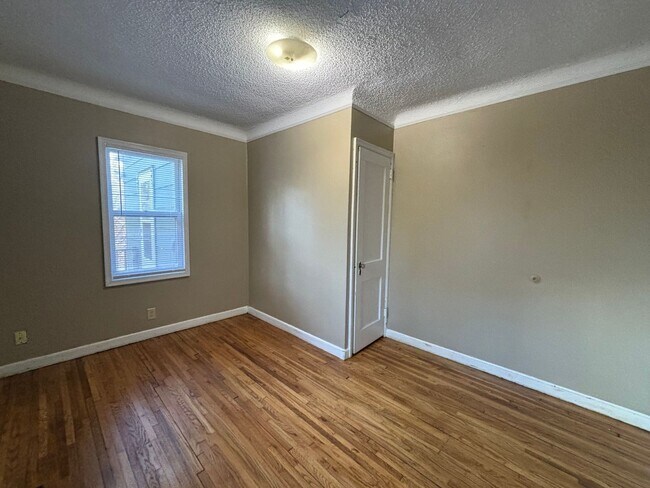 Building Photo - 4 bedroom, 2 bathroom home in the peaceful community of Mahtomedi access to White Bear Lake