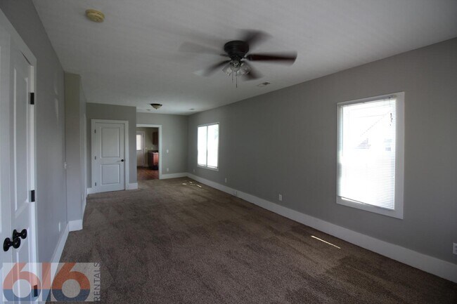 Building Photo - 1108 Elizabeth Ave NW