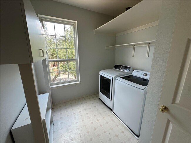 Building Photo - 1603 Azalea Dr