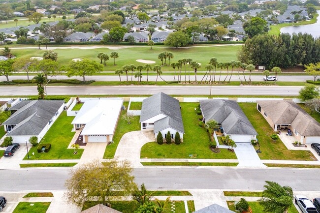 Building Photo - 125 Raintree Trail