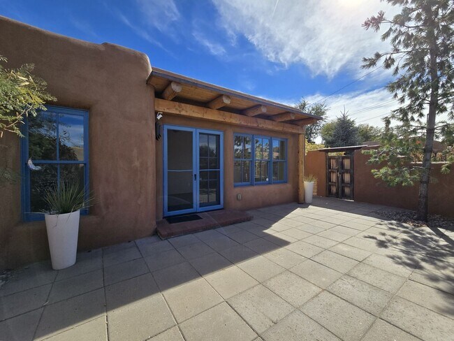 Building Photo - 624 Alto St