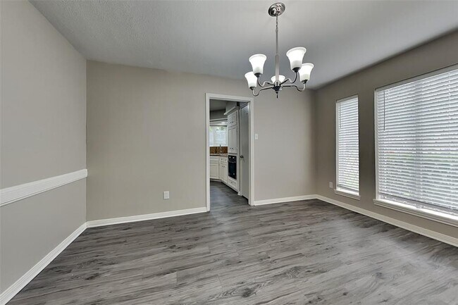 Building Photo - 11942 Hillbrook Dr
