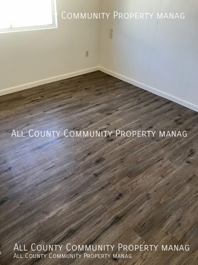 Building Photo - 6080 Daisy Ave