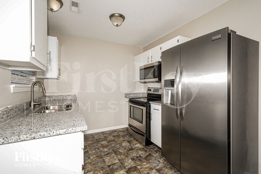 Building Photo - 9762 Trail Dr