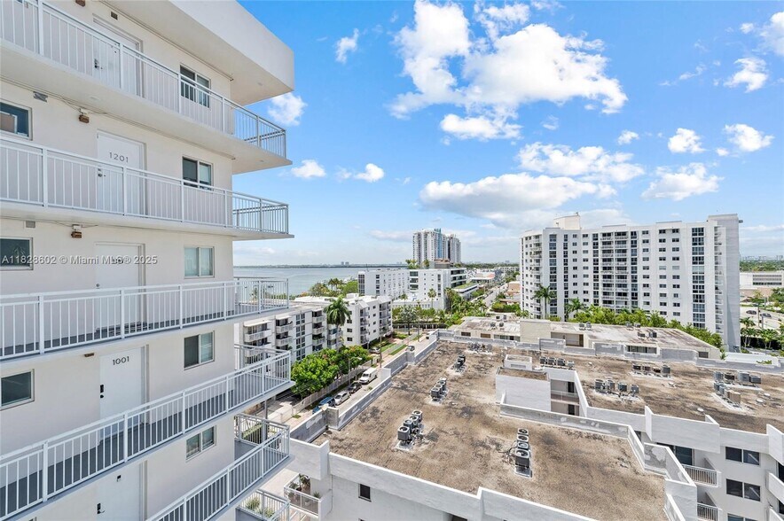 Building Photo - 1345 Lincoln Rd