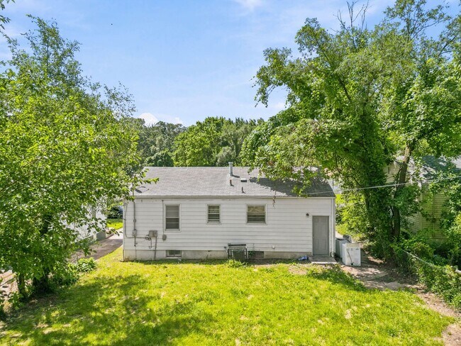 Building Photo - 8515 Jenny Dr