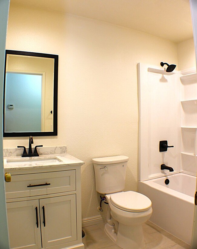 Building Photo - Newly Updated 4 bedroom home for Rent.