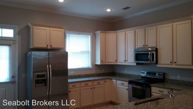 Building Photo - 310 E 31st St