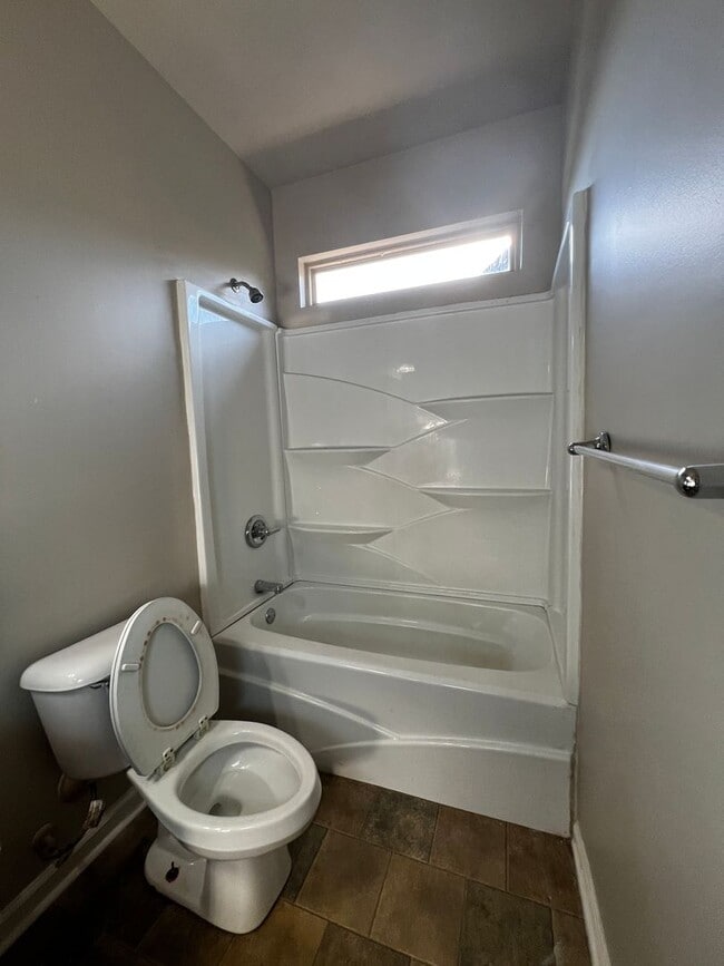 Building Photo - Fultondale/ Chapel Hill Sub-Division 4 BR / 2 Barhrooms / 2 car Garage