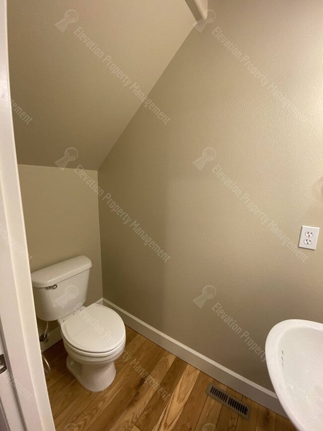 Building Photo - 3-BR Craftsman Home in NW Bend- Boyd Acres