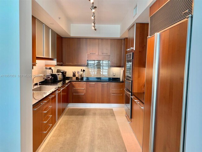 Building Photo - 3101 S Ocean Dr