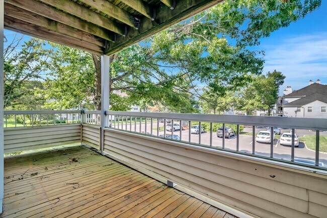 Building Photo - 302 Trinity Ct