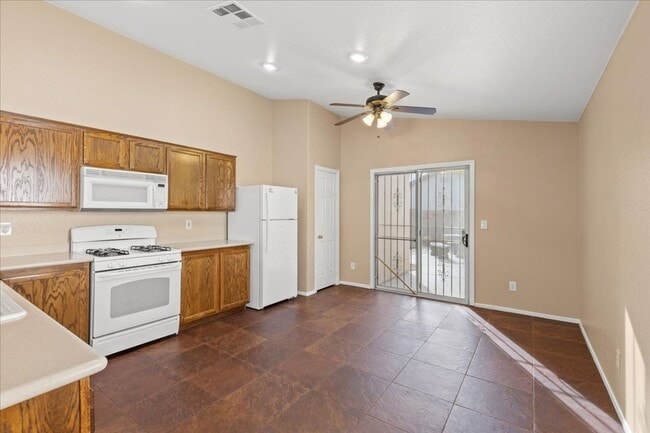 Building Photo - Single Story 3 Bedroom Home with Beautiful Backyard Space