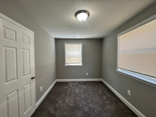 Building Photo - 2 Bedrooms 2 Bathrooms