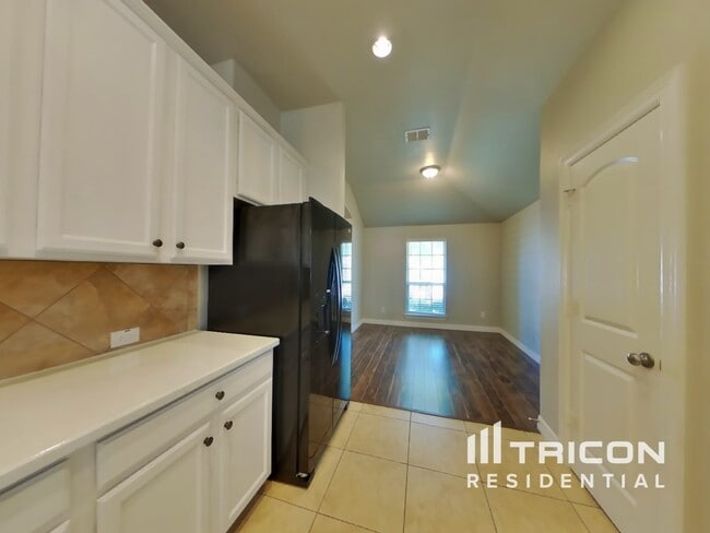 Building Photo - 1504 Rosson Rd