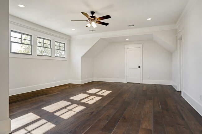 Building Photo - 1901 Bradshaw St