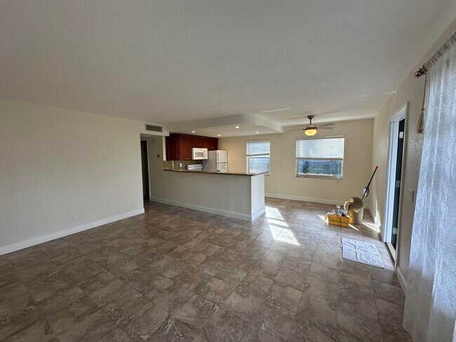 Building Photo - 883 Normandy Trail