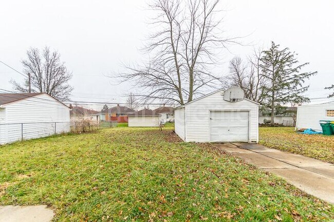 Building Photo - 4 Bedroom 2 Bath Cape Cod in Maple Hts