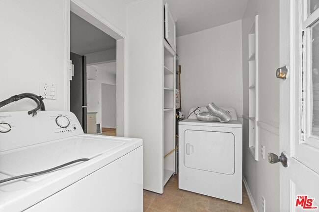 Building Photo - 11813 Gateway Blvd