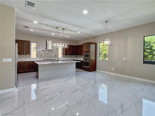 Building Photo - 2 Sugarberry Ln