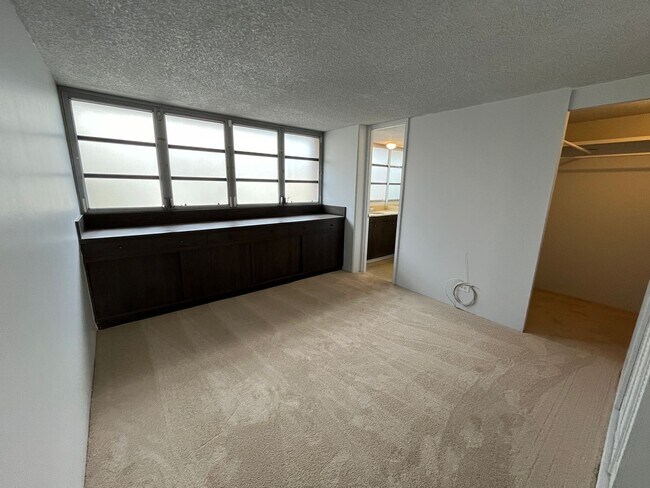 Building Photo - Academy Tower (Ward Ave/Honolulu) - 2 bedr...