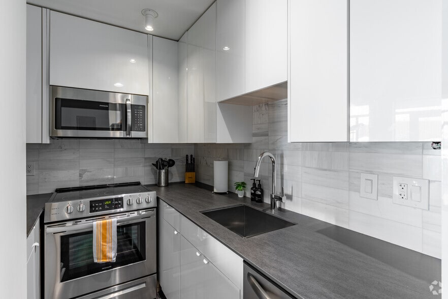 Studio, 1BA - 693SF - The Peach