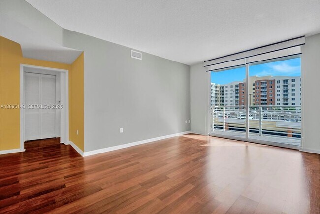 Building Photo - 2775 NE 187th St