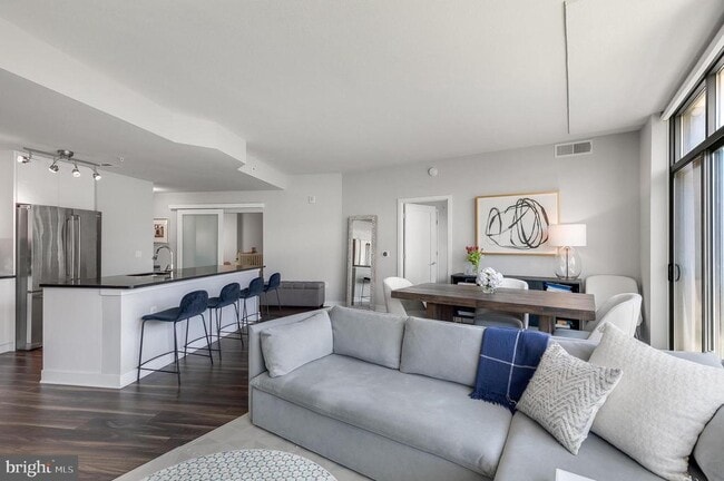 Building Photo - 460 New York Ave NW