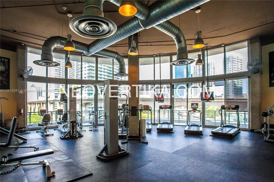 Building Photo - 690 SW 1st Ct