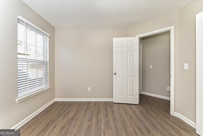 Building Photo - 8560 Guthrie Dr